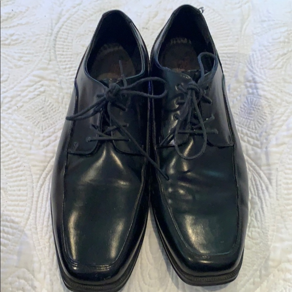 Men’s shoes black size 12 memory foam